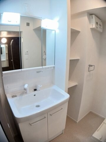 物件内観写真17　(忙しい朝には欠かせない洗面所です)