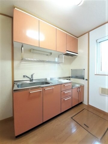 物件内観写真10　(コンパクトなキッチンで掃除もラクラク)