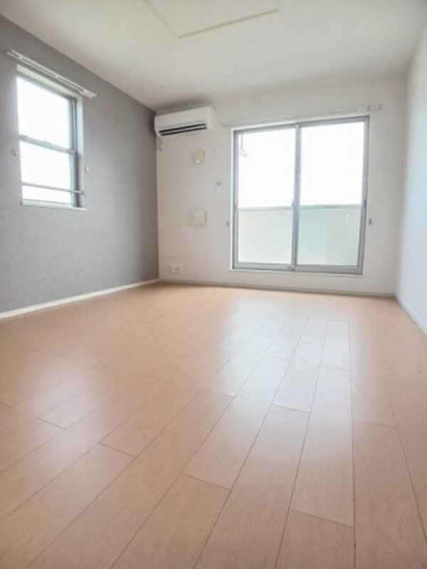 居室(おしゃれな居間です)