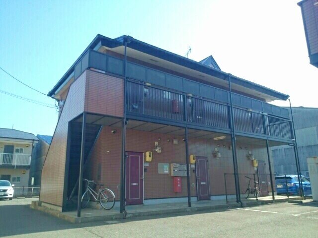 物件外観写真1　(外観は落ち着いています)