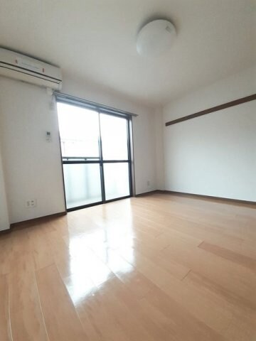 物件内観写真9　(内装もきれいです)