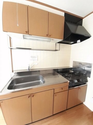 物件内観写真10　(コンパクトなキッチンで掃除もラクラク)