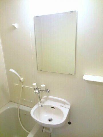 物件内観写真17　(スペースが確保できる洗面所です)