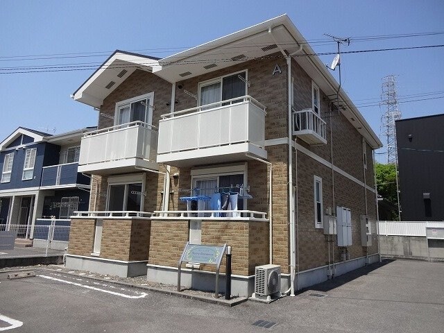 物件外観写真1　(建物外観を気になさる方へ、見た目の良い物件です)