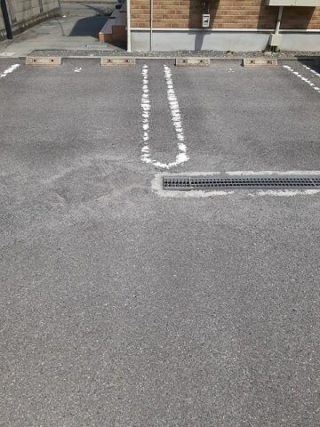 物件外観写真2　(駐車場に車を止められます)