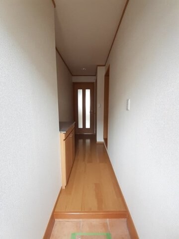物件内観写真15　(明るい玄関です)