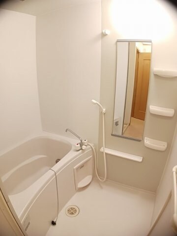 物件内観写真11　(コンパクトで使いやすいお風呂です)