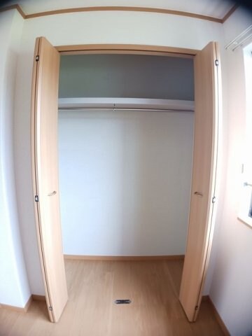 物件内観写真14　(たっぷりとした収納スペースです)