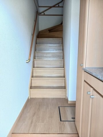 物件内観写真15　(収納もある玄関です)