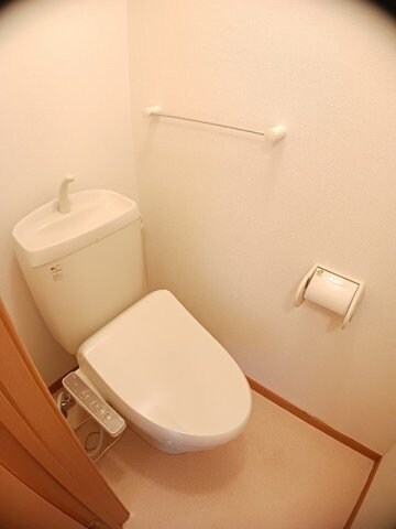 物件内観写真16　(シンプルで使いやすいトイレです)