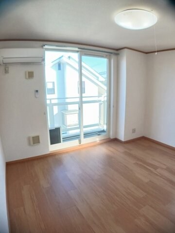 物件内観写真9　(こちらのリビングで趣味の時間をお楽しみください)