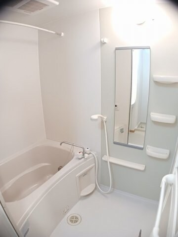 物件内観写真11　(落ち着いた空間のお風呂です)