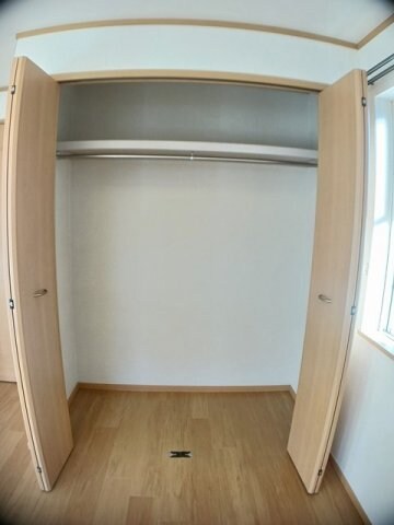 物件内観写真14　(小物を収納するのに便利です)
