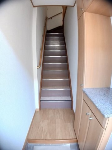 物件内観写真15　(収納もある玄関です)