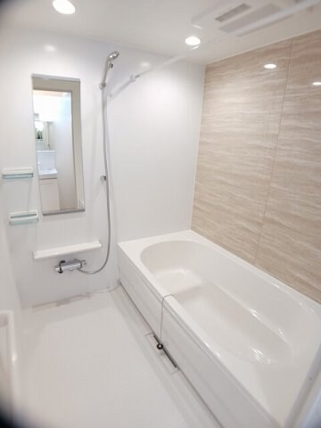 物件内観写真11　(コンパクトで使いやすいお風呂です)