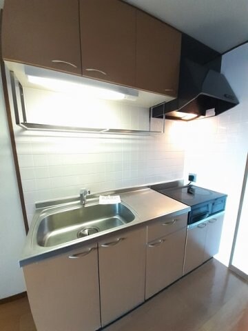 物件内観写真10　(コンパクトなキッチンで掃除もラクラク)