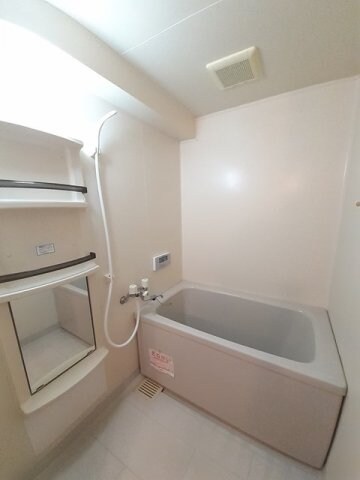 物件内観写真11　(コンパクトで使いやすいお風呂です)