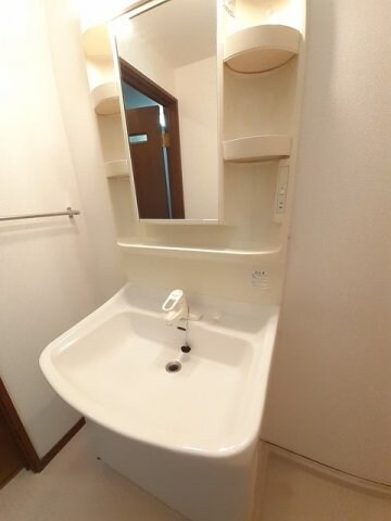 物件内観写真17　(コンパクトで使いやすい洗面所)