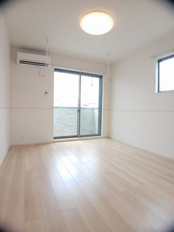 居室(おしゃれなリビングです)