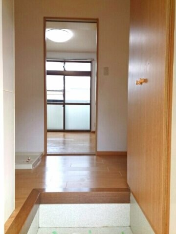 物件内観写真19　(落ち着いた玄関です)