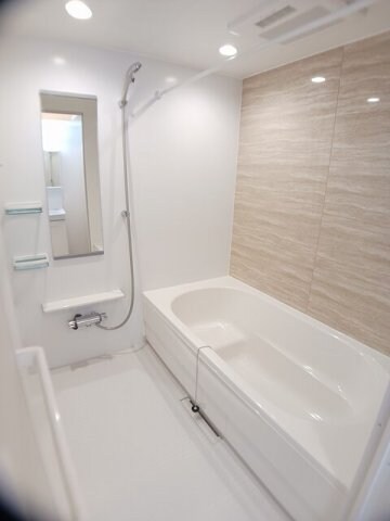 物件内観写真11　(きれいなお風呂です)