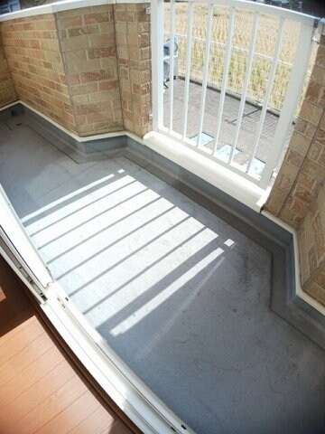 物件内観写真18　(暖かな日差しのふりそそぐバルコニー)