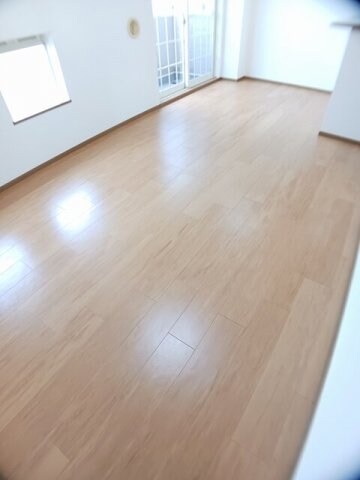 物件内観写真9　(ゆったりとしたリビングです)