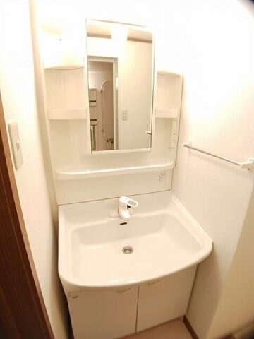 物件内観写真17　(忙しい朝には欠かせない洗面所です)