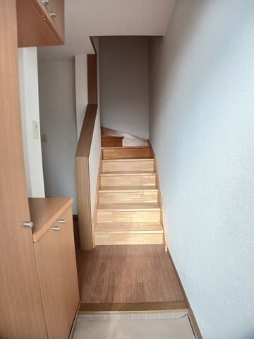 物件内観写真15　(ゆったりとした玄関です)