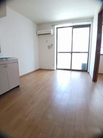 物件内観写真9　(内装は落ち着いています)