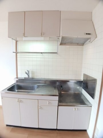 物件内観写真10　(コンパクトなキッチンで掃除もラクラク)