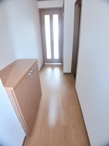 物件内観写真15　(収納もある玄関です)