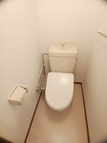 物件内観写真16　(コンパクトで使いやすいトイレです)