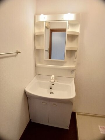 物件内観写真17　(コンパクトで使いやすい洗面所)