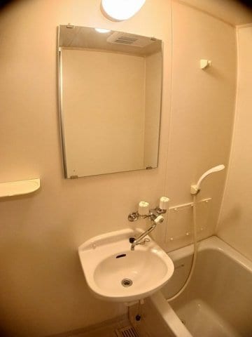 物件内観写真17　(コンパクトで使いやすい洗面所)