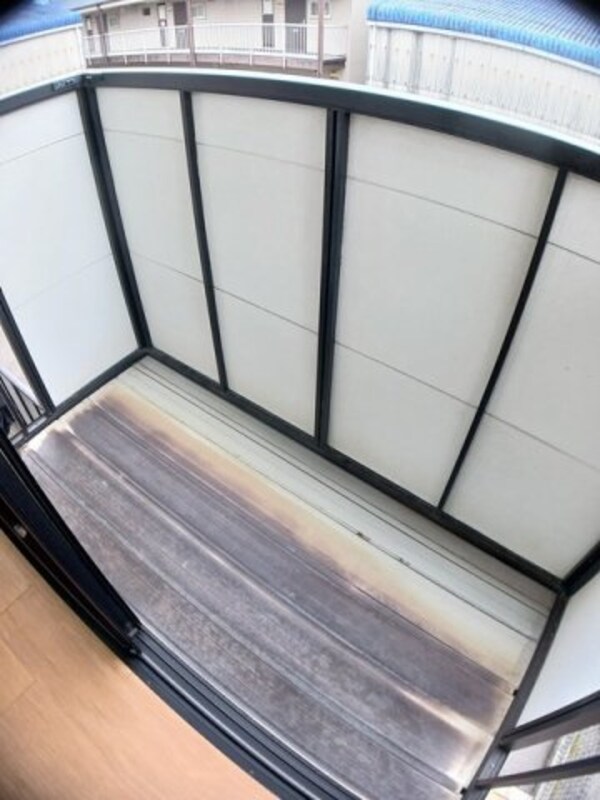 バルコニー(外からの目が気にならないバルコニーで洗濯物が干せます)