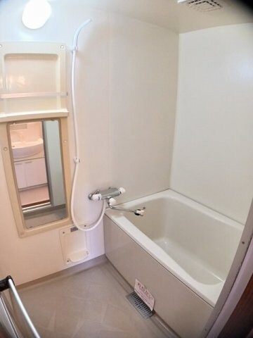 物件内観写真11　(落ち着いた空間のお風呂です)