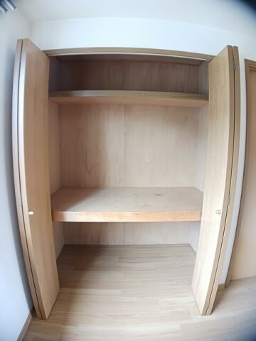 物件内観写真14　(大きなスペースがあり、収納には困りません)