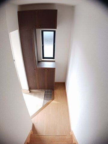 物件内観写真15　(落ち着いた玄関です)