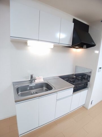 物件内観写真10　(コンパクトなキッチンで掃除もラクラク)