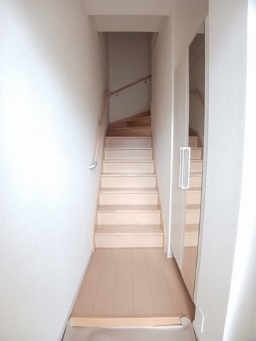 物件内観写真15　(収納もある玄関です)