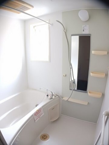 物件内観写真11　(日々の疲れを癒すお風呂付です)