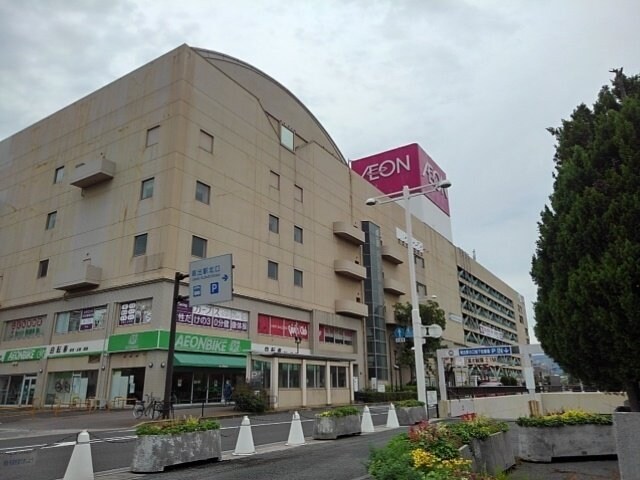 物件外観写真8　(イオン坂出店まで3500m)