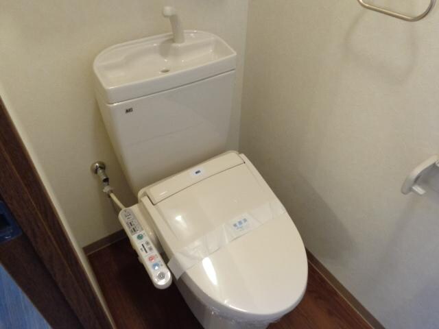 物件内観写真16　(シャワー付トイレ)