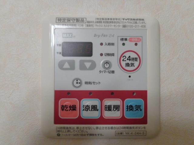 物件内観写真18　(浴室乾燥機リモコン)
