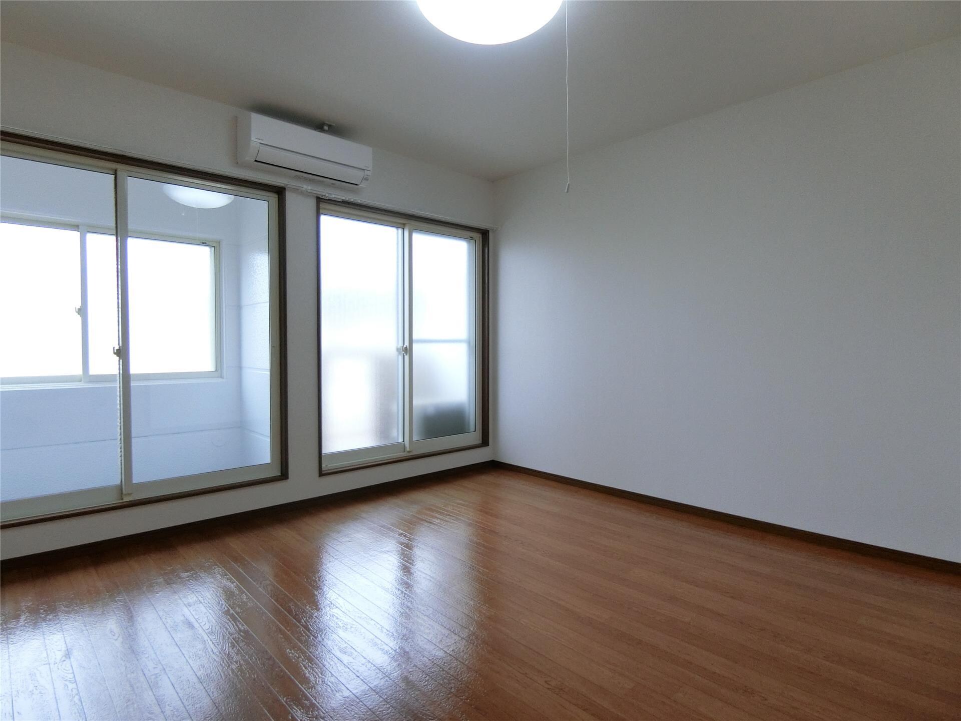 物件内観写真3　(リビング)