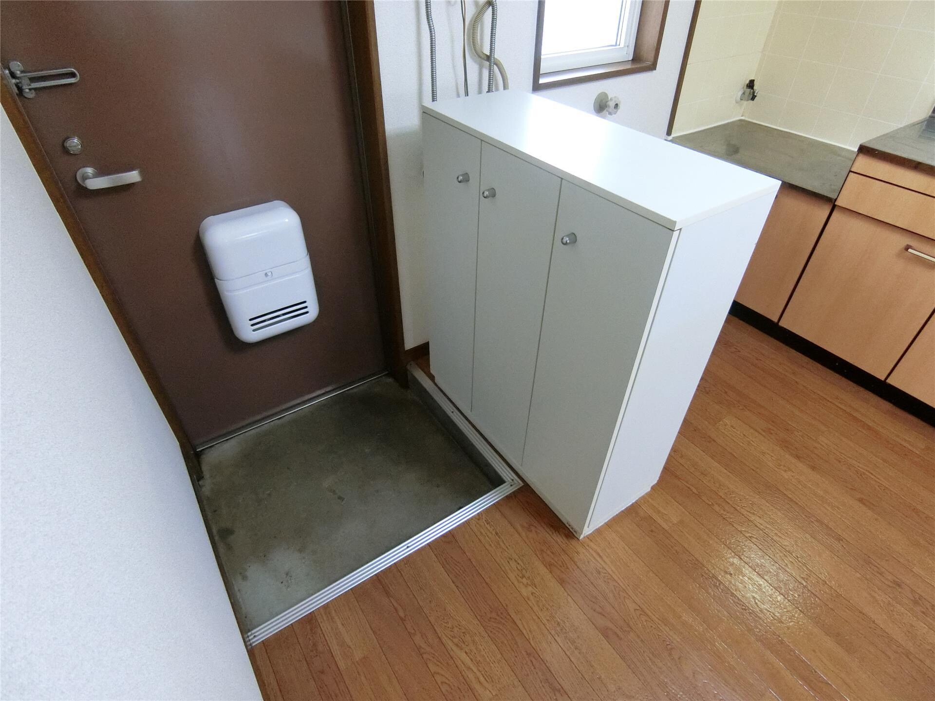 物件内観写真10　(玄関)