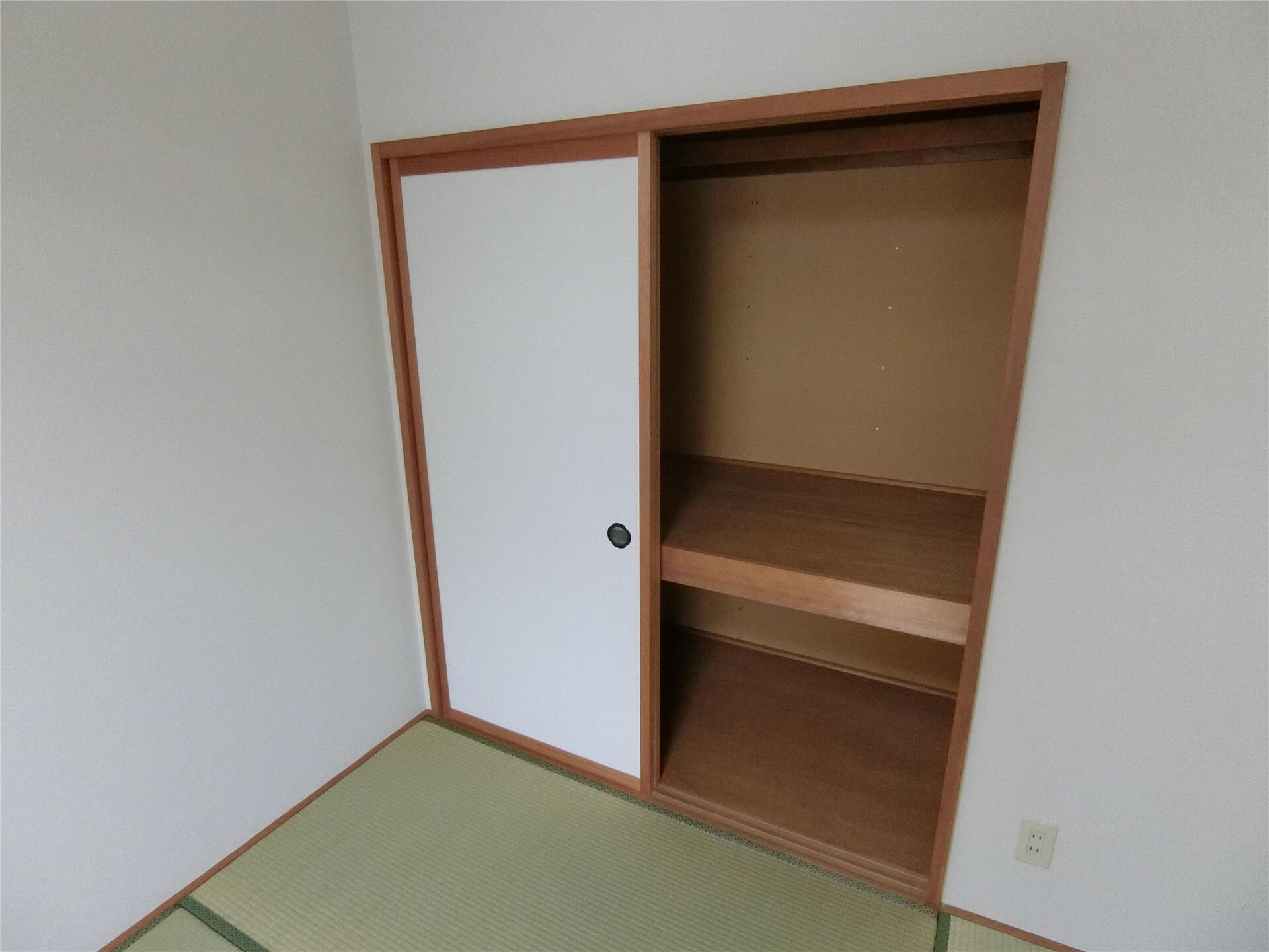 物件内観写真21　(和室　収納)