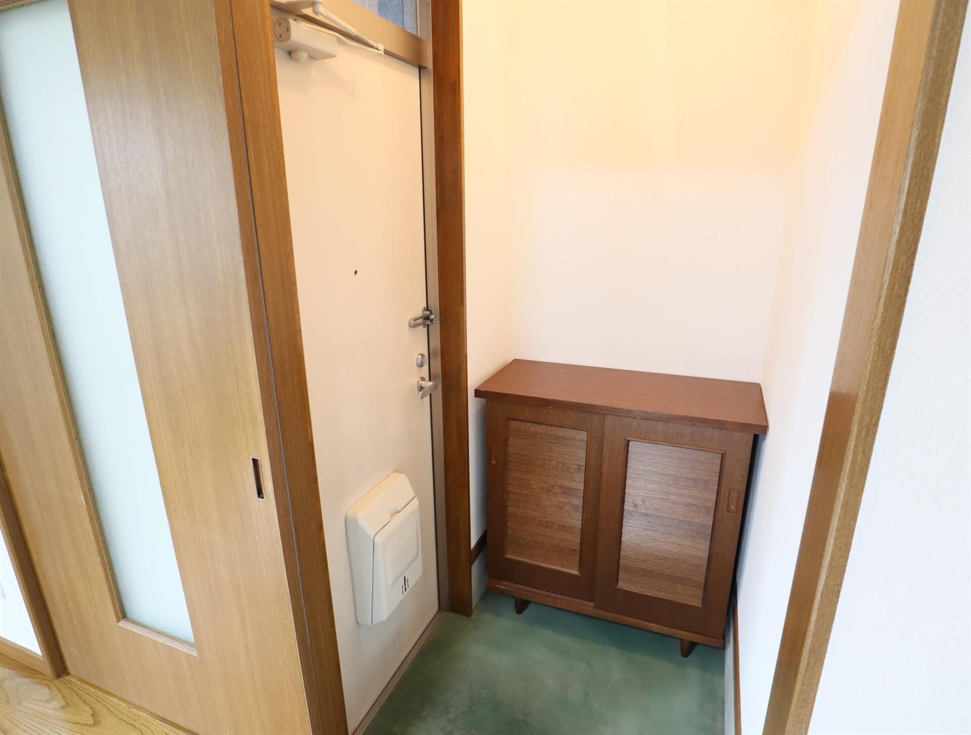 物件内観写真10　(玄関)