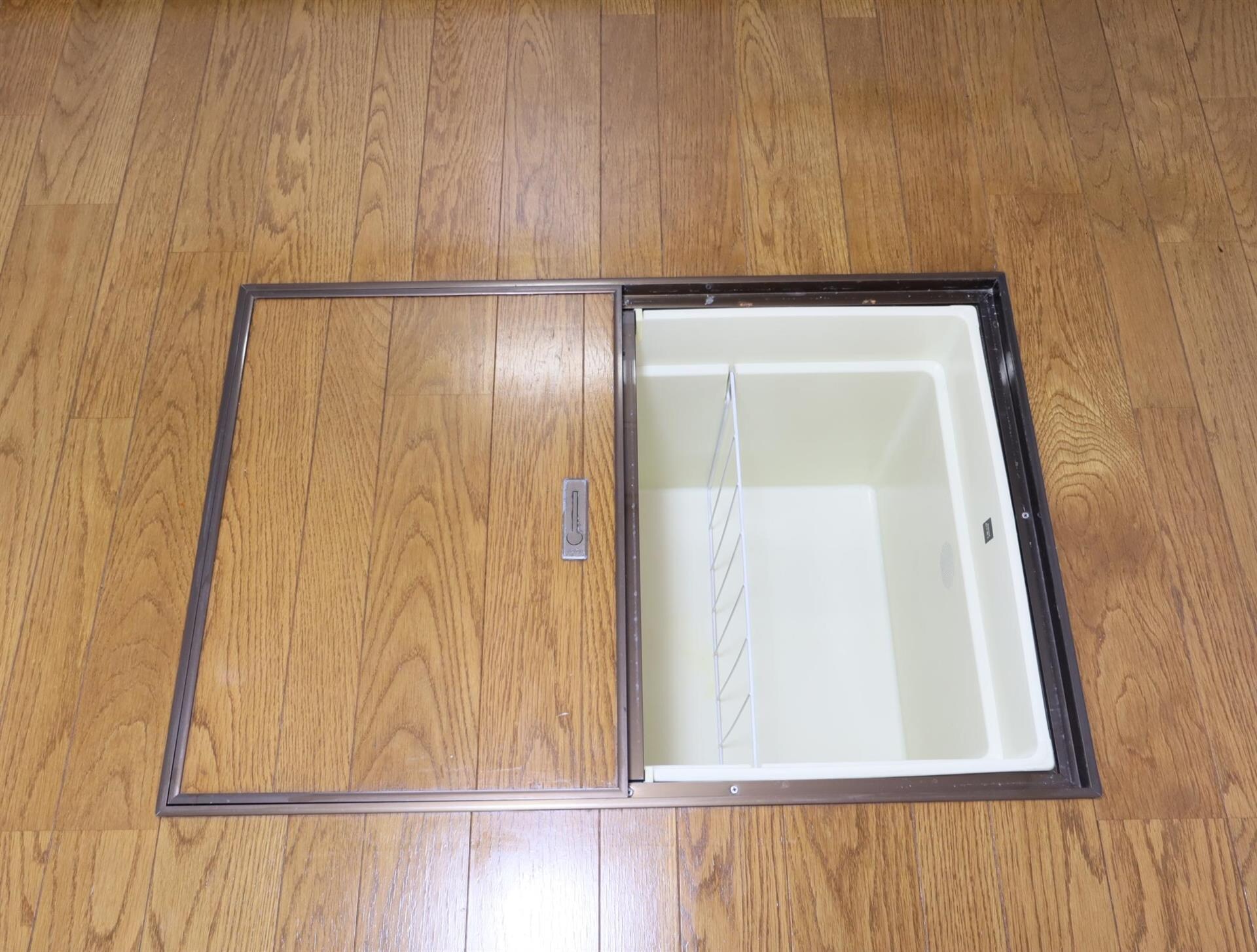 物件内観写真21　(床下収納)